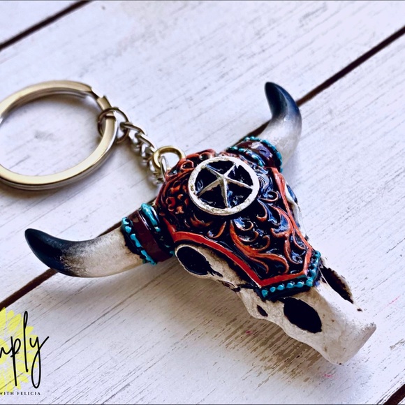 OUT OF STOCK Resin Cattle Skull Key Chain - Picture 3 of 4